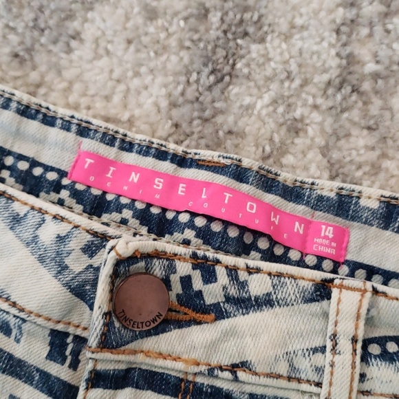 Ripped Aztec print shorts - Picture 2 of 4